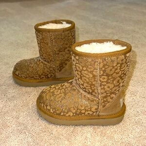 Toddler Ugg Boot Size 7